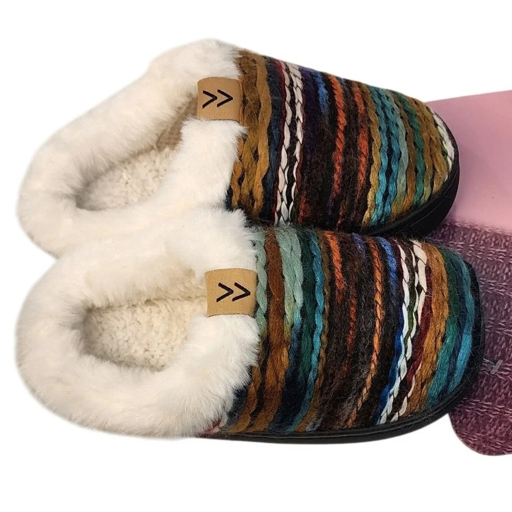 NWT Royal Deluxe Girls Slippers Size‎ Small 11-12 Memory Foam Multicolor Comfort